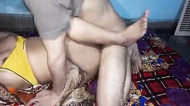 Padosi bhabhi ke saath Hindi sex karte hue real mms