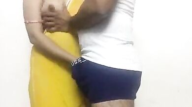 Yellow saree mai cheating bhabhi ka devar se kamasutra sex