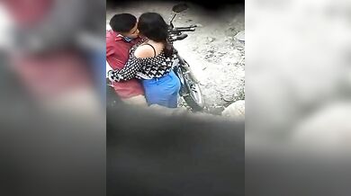 Motorcycle par kamsin chudai karte hue viral mms