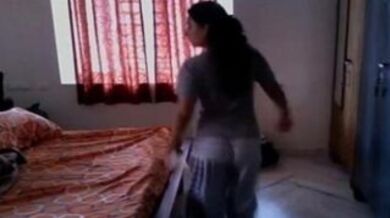 College ki hot girl ne jawan chore se desi fuck kiya