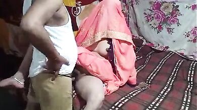 Suhaagraat par sundar dulhan ke pussy fuck ki Hindi bf