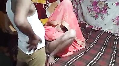 Suhaagraat par sundar dulhan ke pussy fuck ki Hindi bf