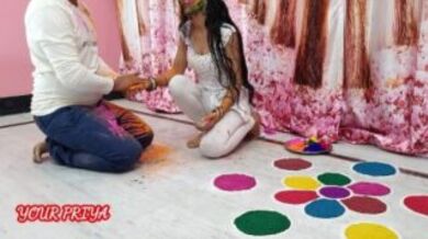 Nagpur bhabhi se rangoli banwake kar Holi chudai masti