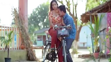 Padosi ne cycle se ladki ko ghar lakar mast choda