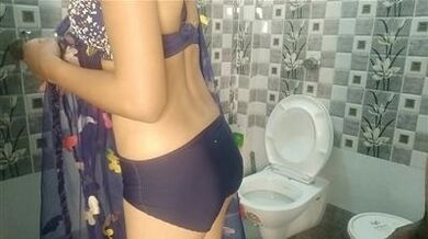 Sexy virgin girl se MMS LIVE choda chodi ki Hindi sex clip