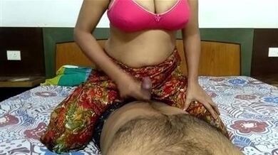 Hot mausi ki chacha se fuck ka mast Hindi sex video