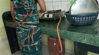 Bhabhi ko kitchen mai chodte hue Agra sex masti